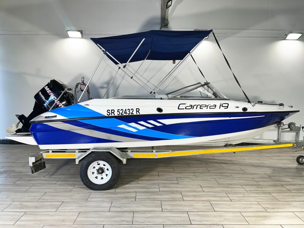 Carrera 19 Boat