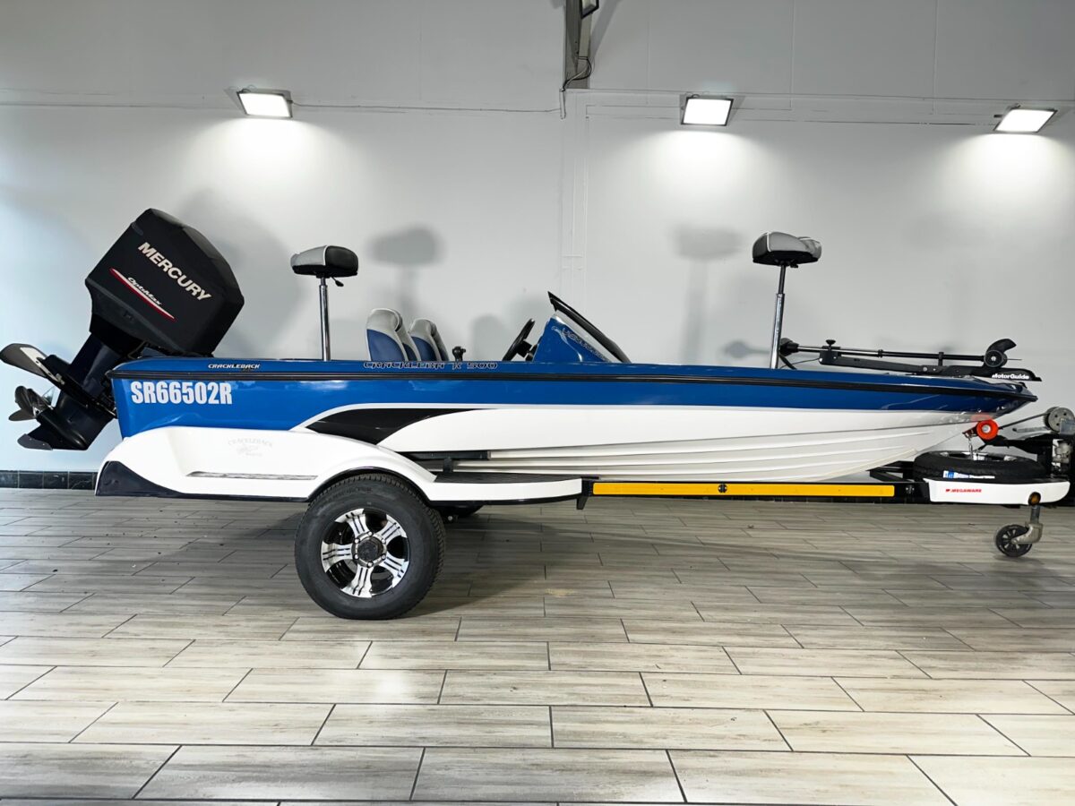 Crackleback bass boat Waterworld