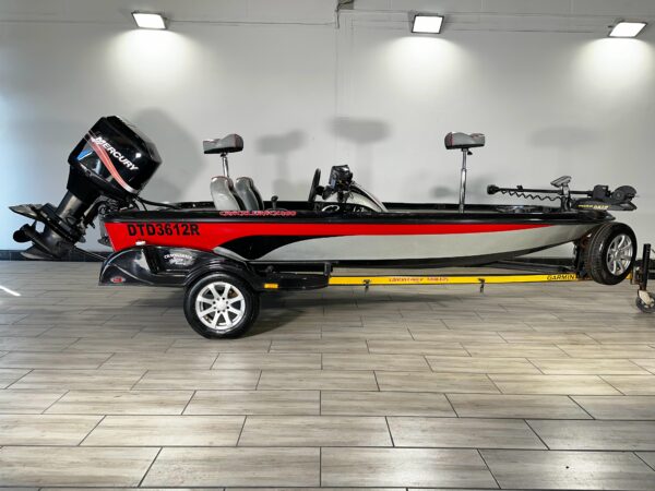 Crackleback 460 bass boat for sale at Waterworld